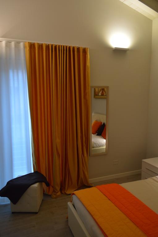 B&B Gardacharme Десенцано дел Гарда Екстериор снимка