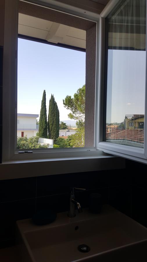 B&B Gardacharme Десенцано дел Гарда Екстериор снимка