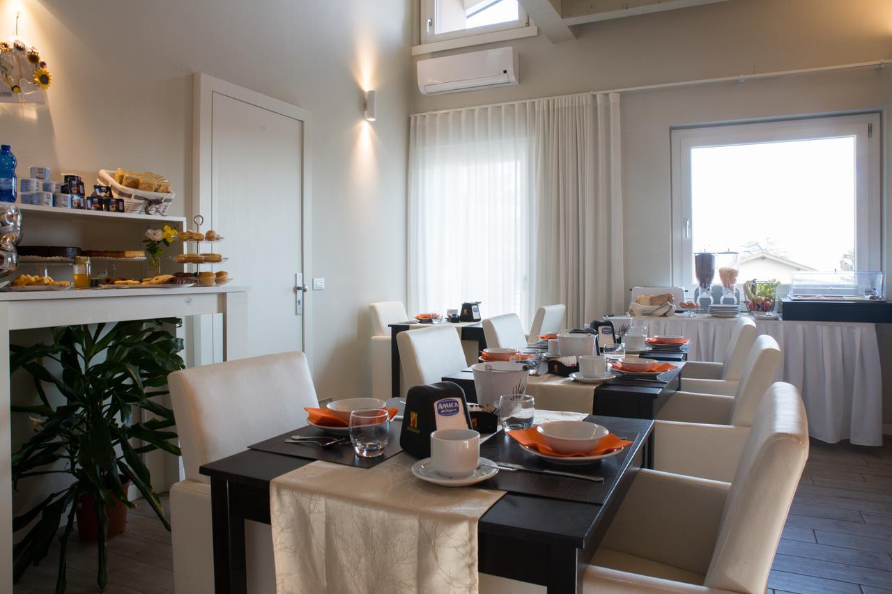 B&B Gardacharme Десенцано дел Гарда Екстериор снимка