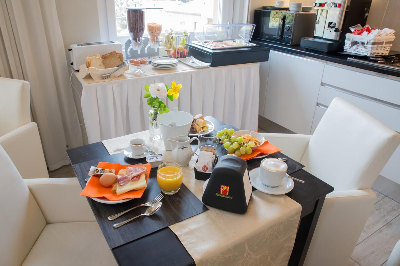 B&B Gardacharme Десенцано дел Гарда Екстериор снимка