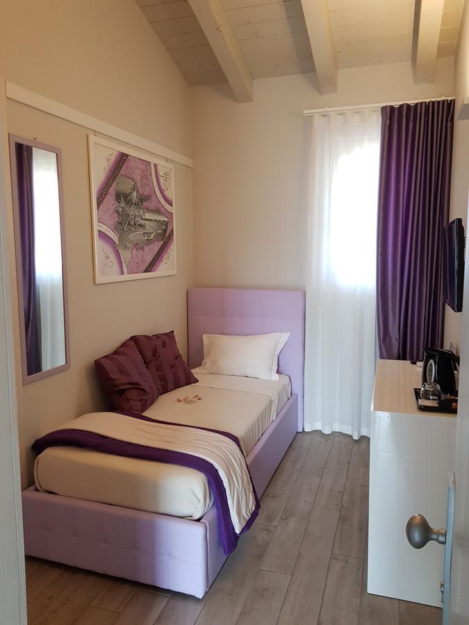 B&B Gardacharme Десенцано дел Гарда Екстериор снимка
